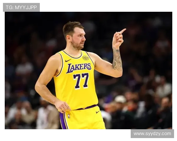 东契奇三双率领湖人横扫华子